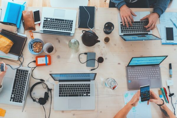 marvin-meyer-SYTO3xs06fU-unsplash 6 consejos en caso de tener una idea para una app